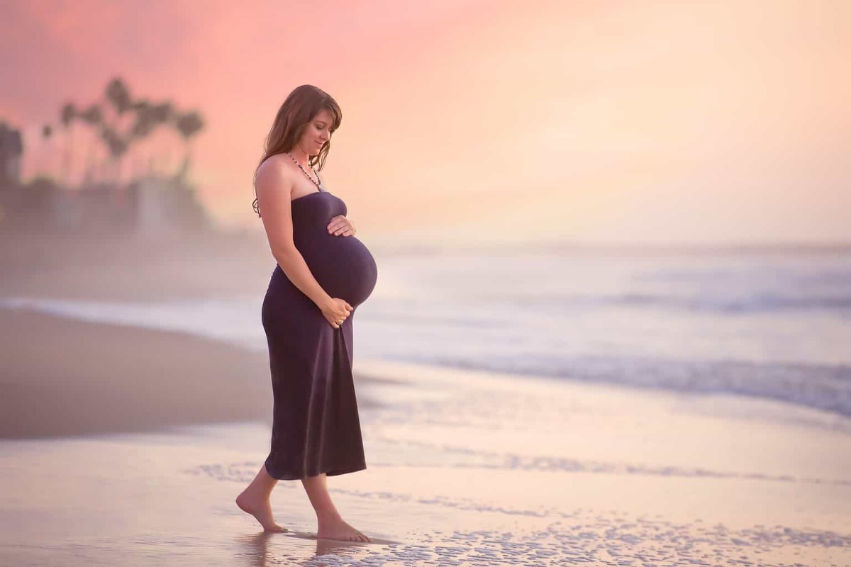 Beach-Maternity-Photographer-Catherine-Hatfield